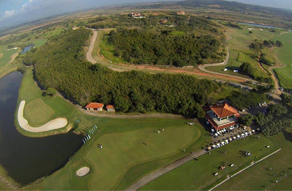 Hotel Atlântico Búzios Convention Esterno foto Aerial view of the golf course