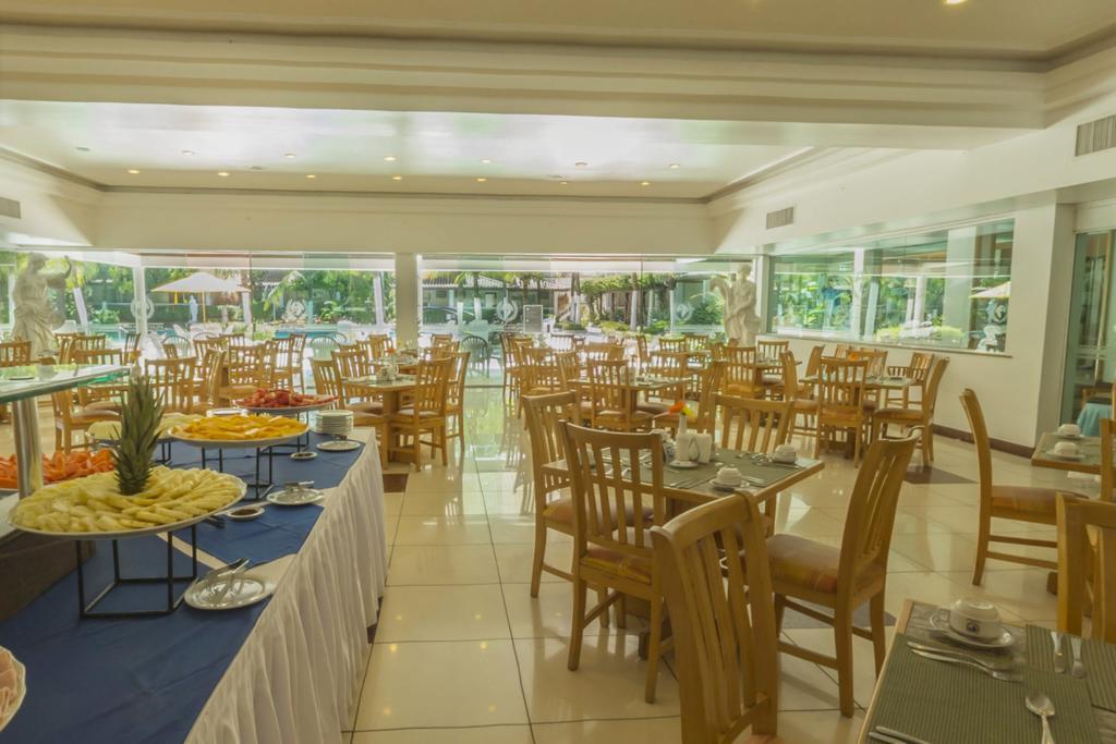Hotel Atlântico Búzios Convention Esterno foto The restaurant at the hotel